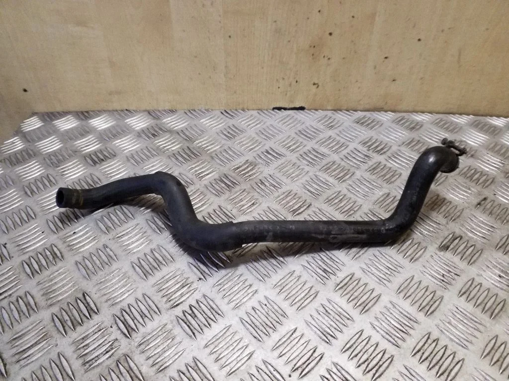 Engine coolant pipe/hose