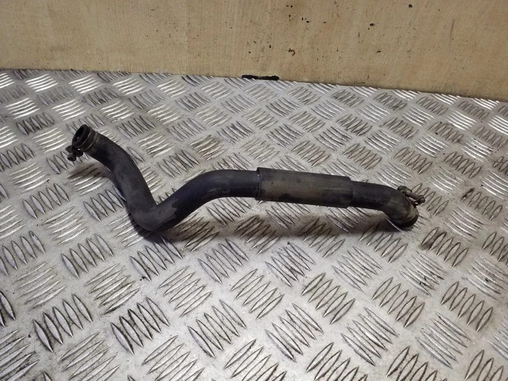 Engine coolant pipe/hose