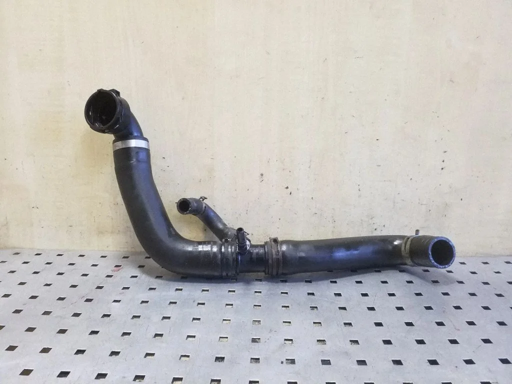 Engine coolant pipe/hose CPLA8286CA
