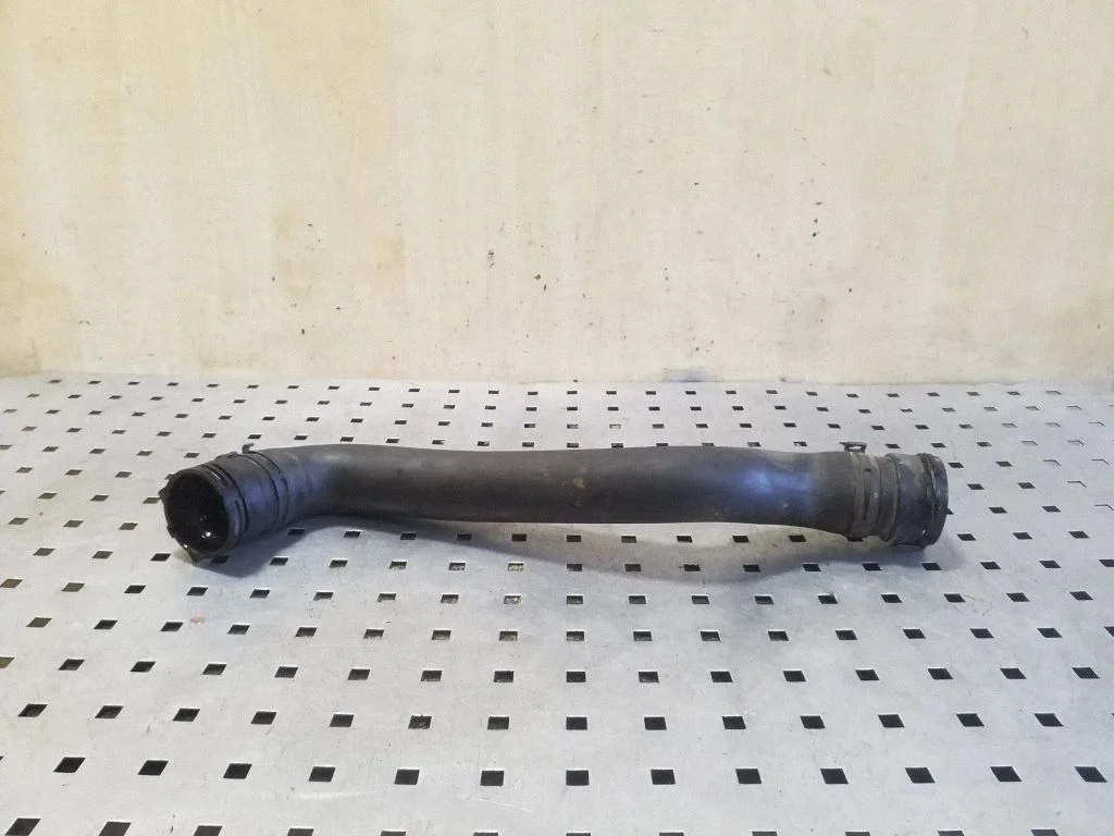 Engine coolant pipe/hose CPLA8D033CB