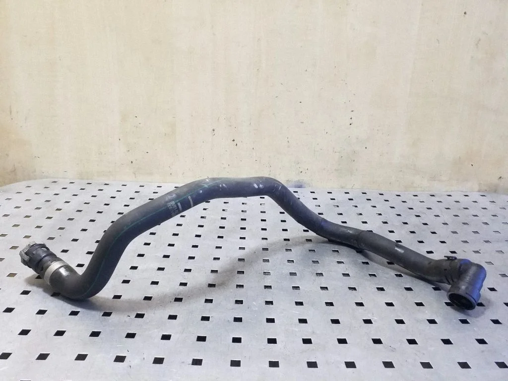 Engine coolant pipe/hose 8V6118C553BC