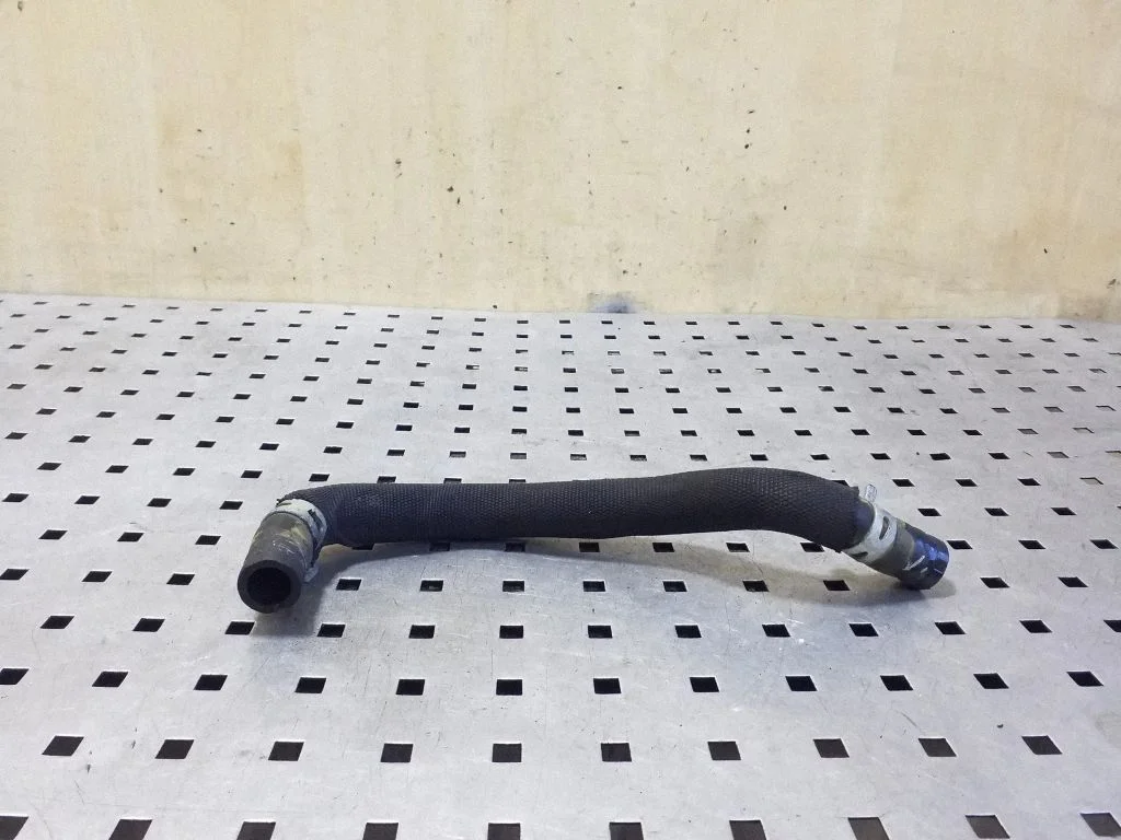 Engine coolant pipe/hose