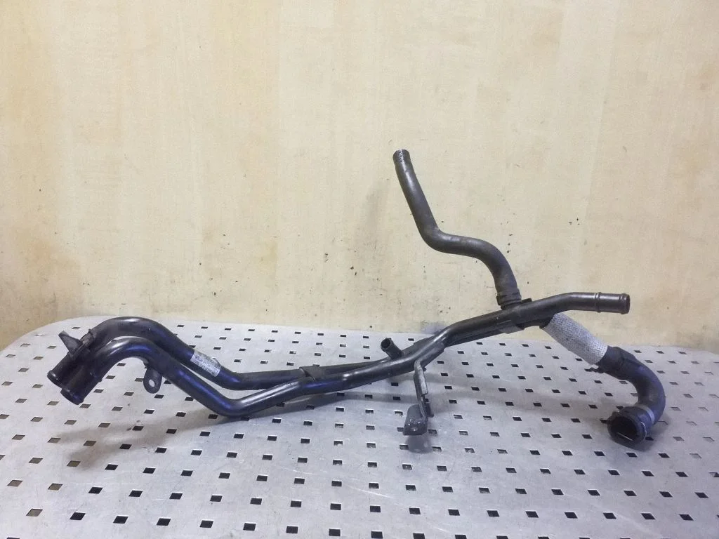 Engine coolant pipe/hose 7P6121070AK