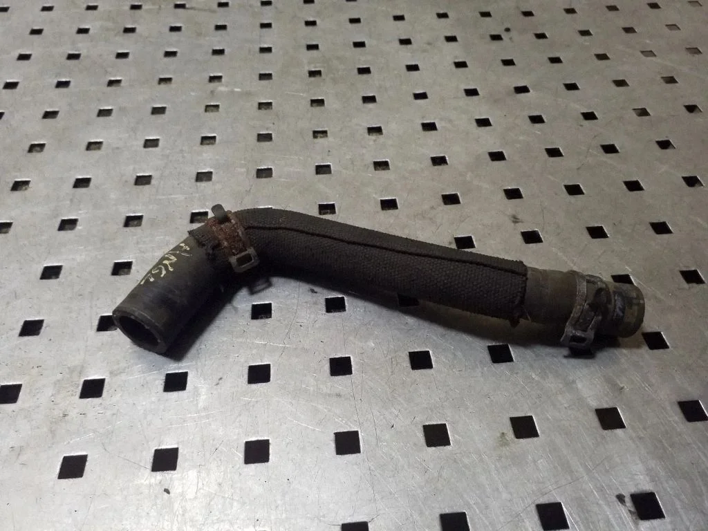 Engine coolant pipe/hose