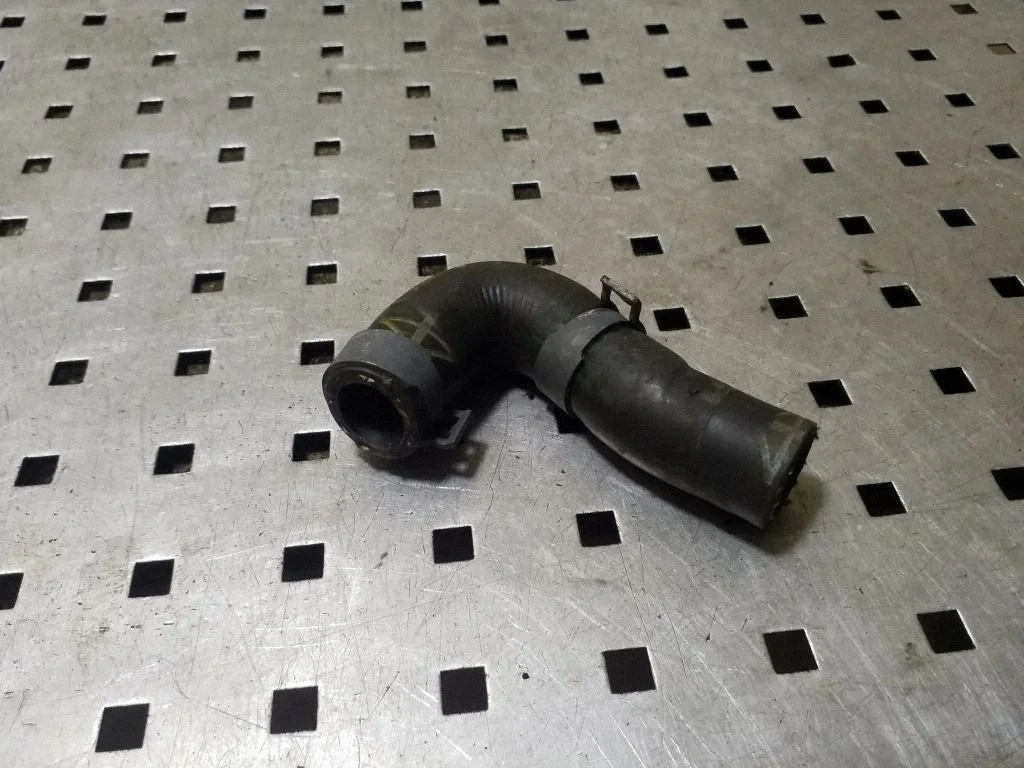 Engine coolant pipe/hose 7L0819329A