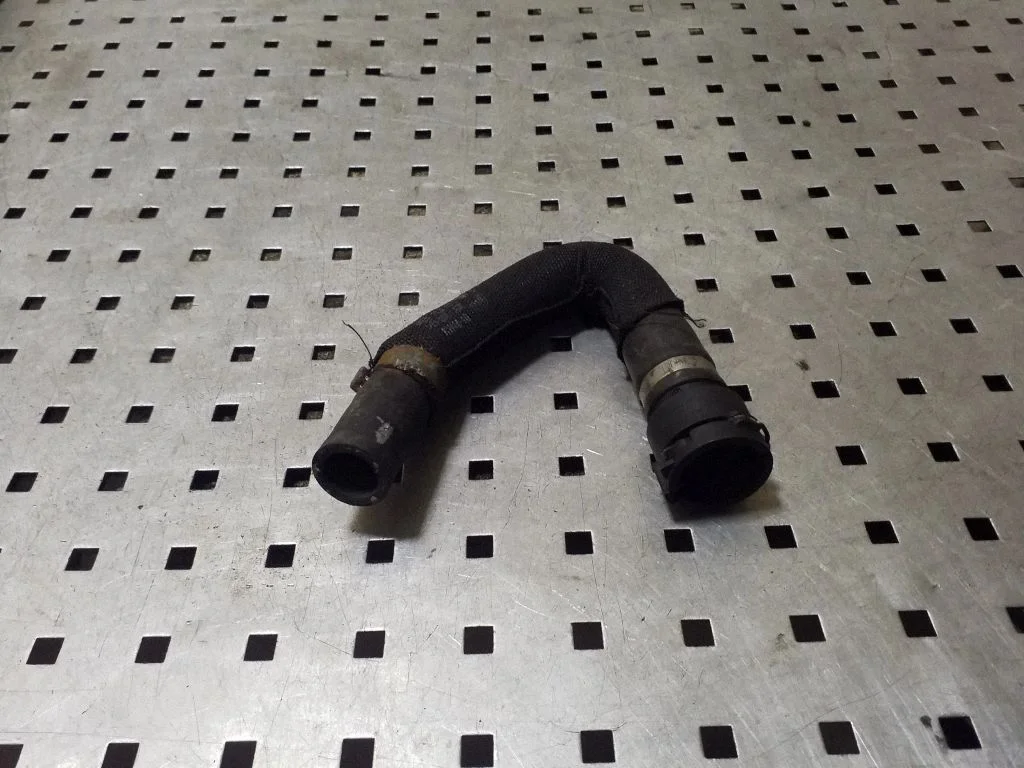 Mootori jahutusvedeliku toru / voolik 7L8121157D – Audi Q7 4L (2005-2015)