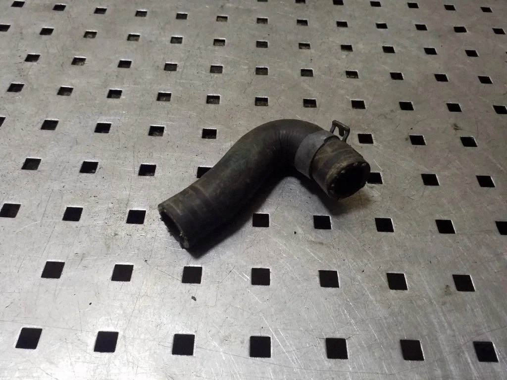 Engine coolant pipe/hose 7L0819329A