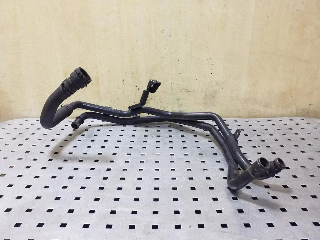 Engine coolant pipe/hose 7L6121070AJ