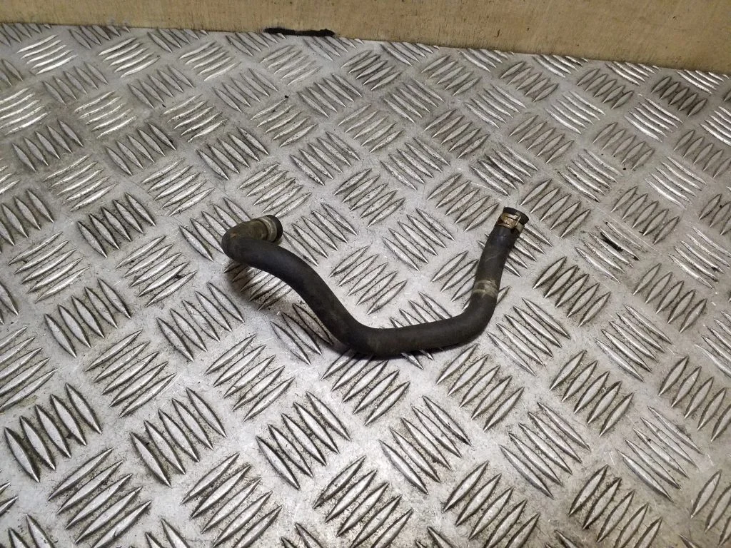 Engine coolant pipe/hose