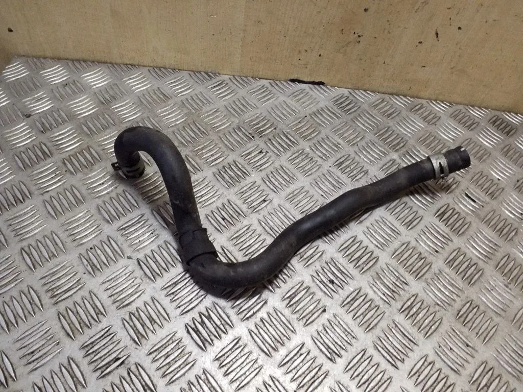 Engine coolant pipe/hose