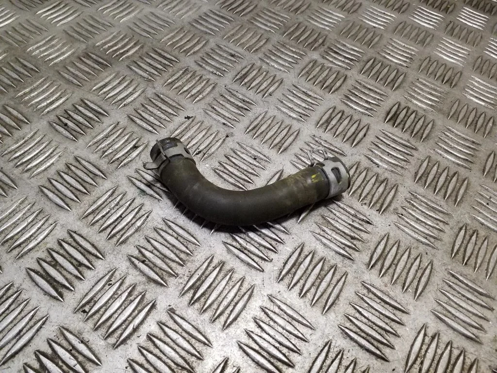Engine coolant pipe/hose