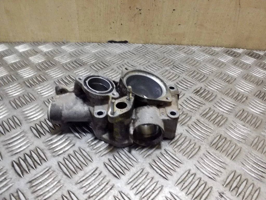 Engine coolant pipe/hose