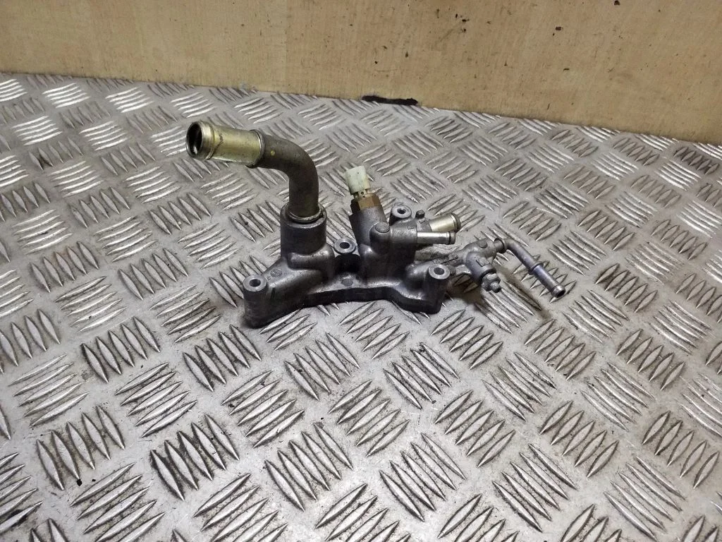 Engine coolant pipe/hose