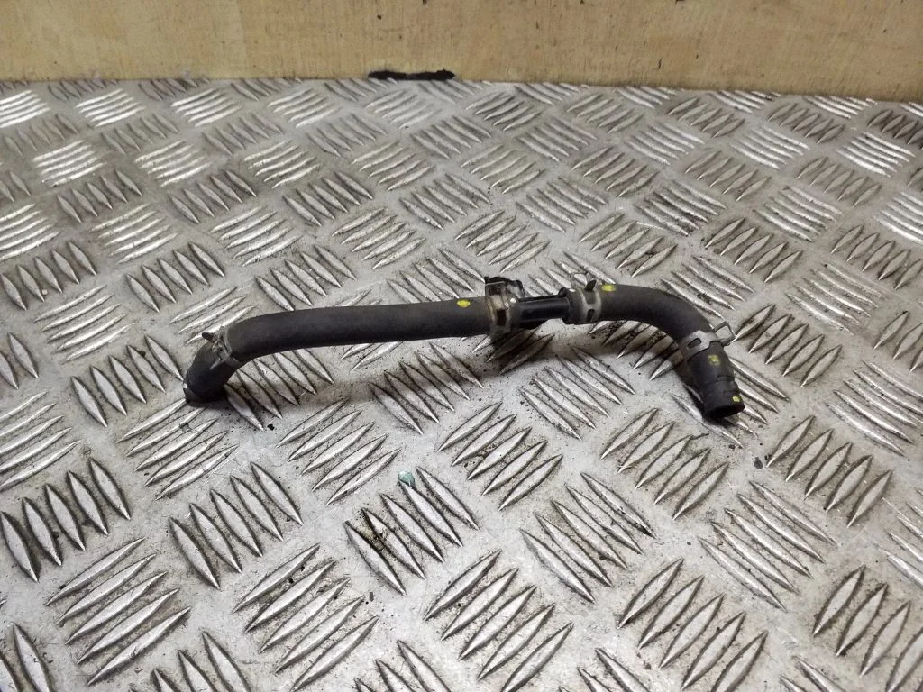 Engine coolant pipe/hose
