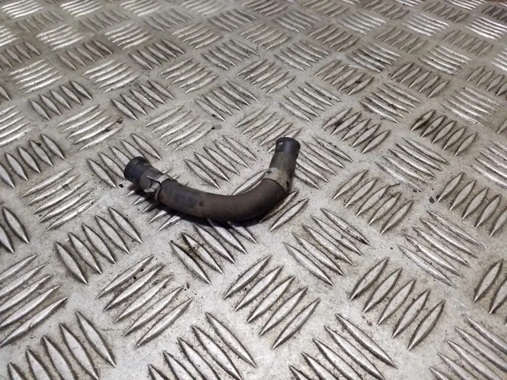 Engine coolant pipe/hose