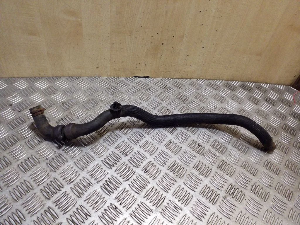 Engine coolant pipe/hose