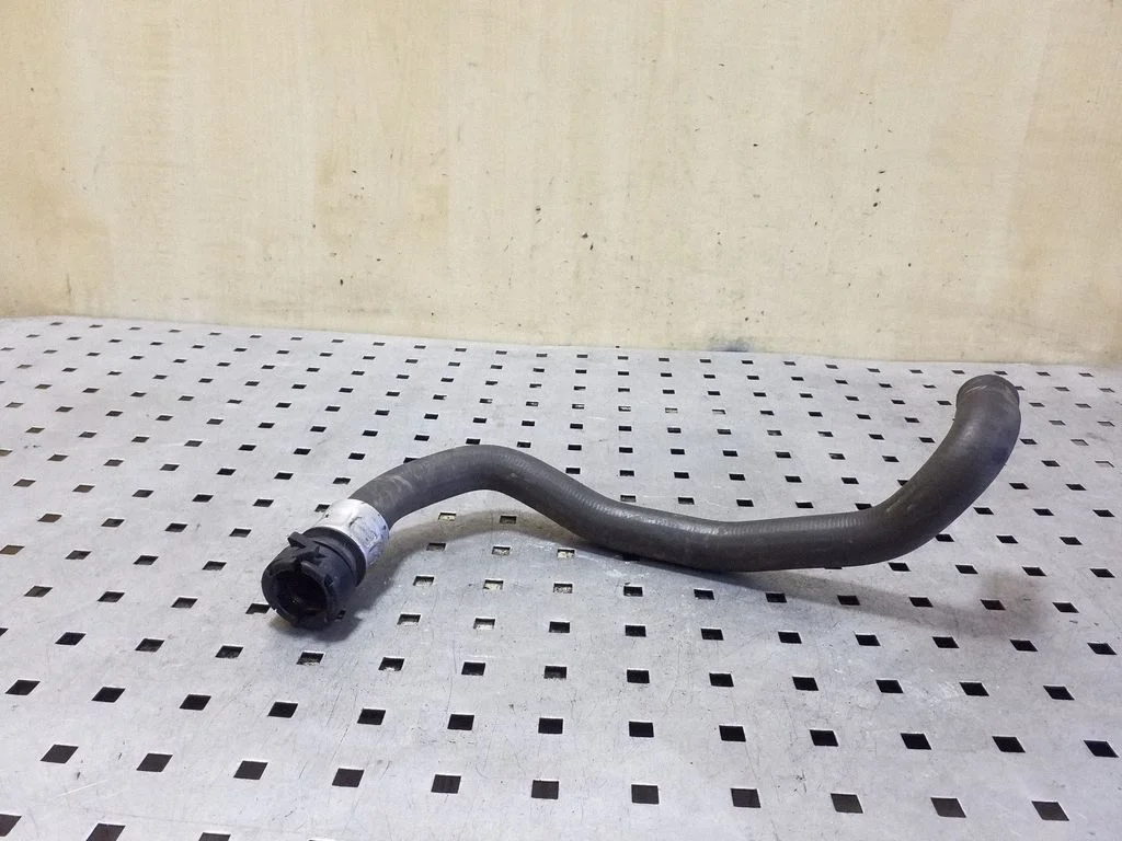 Engine coolant pipe/hose