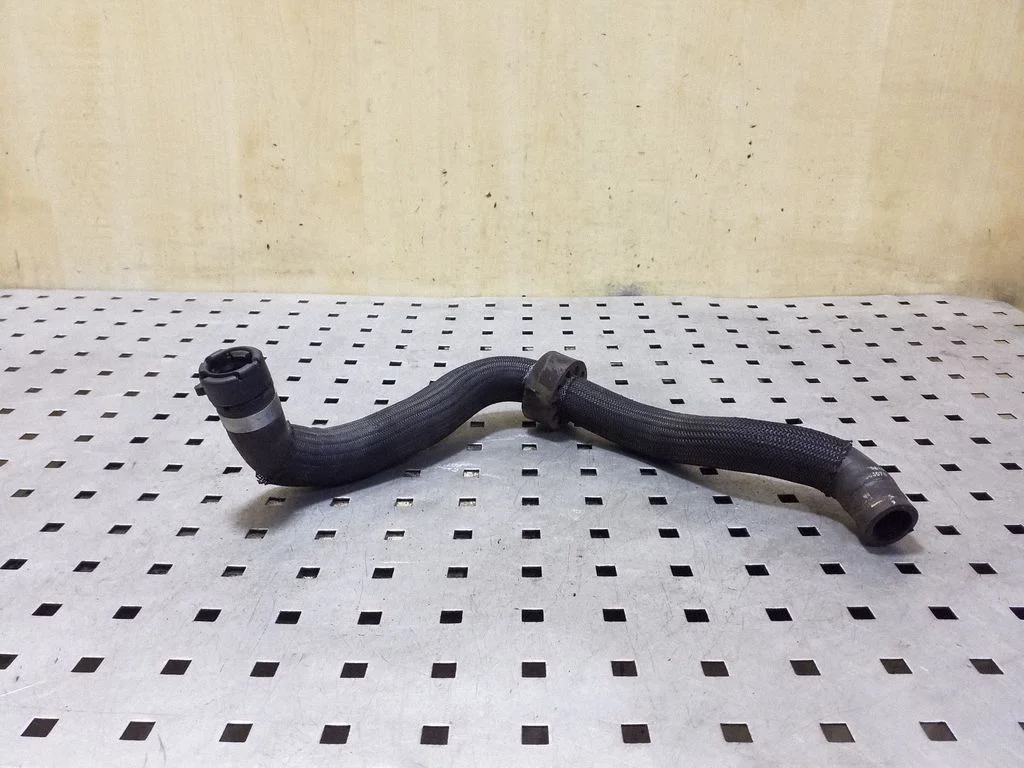 Engine coolant pipe/hose