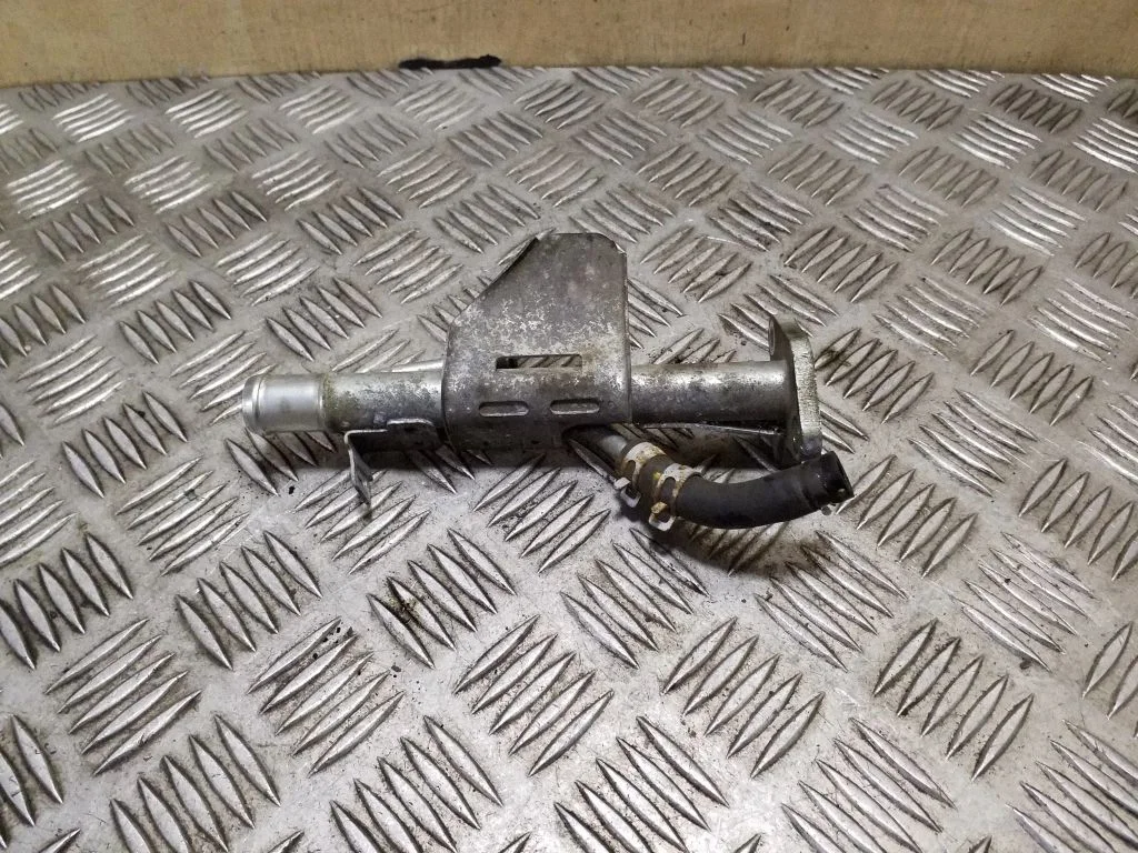 Engine coolant pipe/hose
