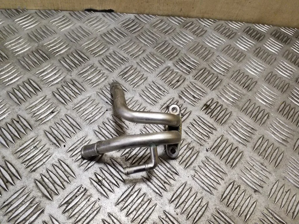 Engine coolant pipe/hose