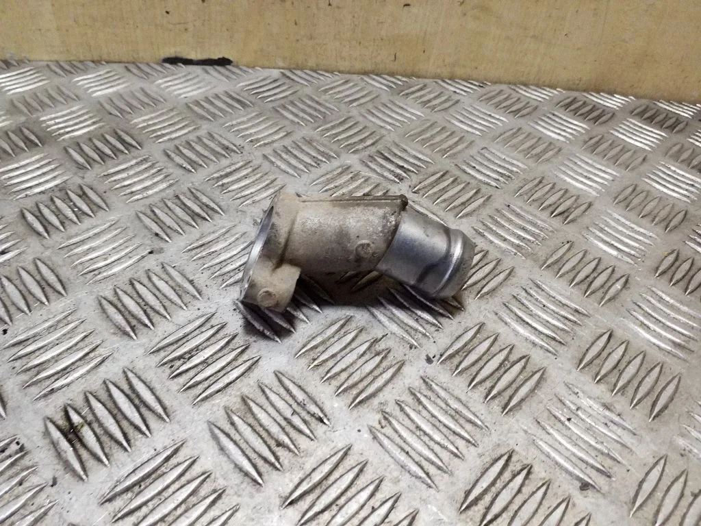 Engine coolant pipe/hose