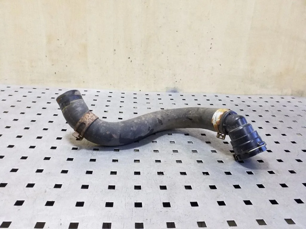 Engine coolant pipe/hose