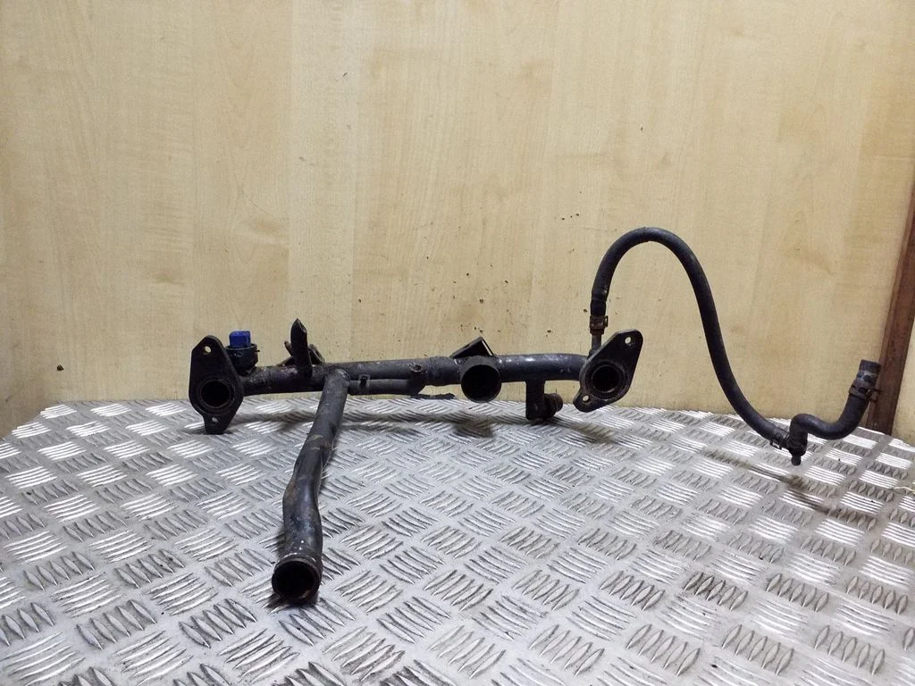 Engine coolant pipe/hose