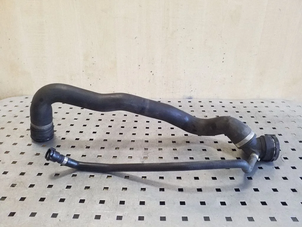 Engine coolant pipe/hose 17127811128