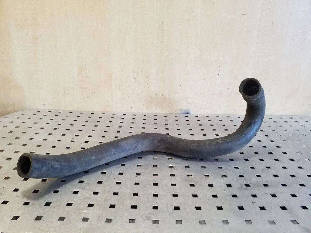 Engine coolant pipe/hose – Audi A6 S6 C4 4A (1994-1997)