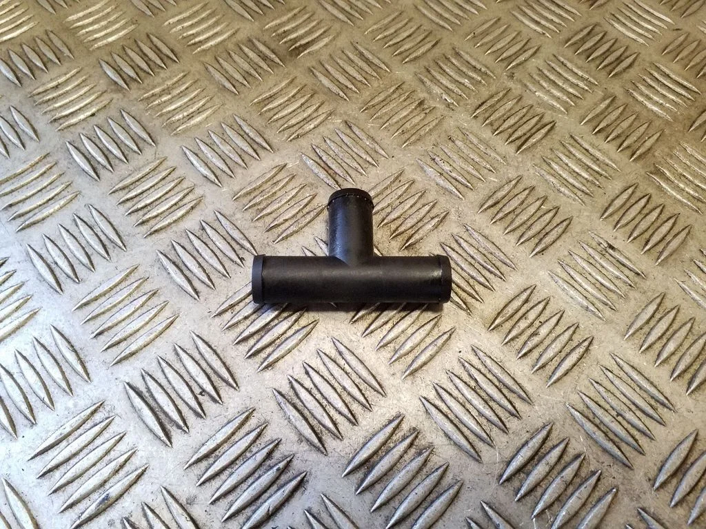 Engine coolant pipe/hose