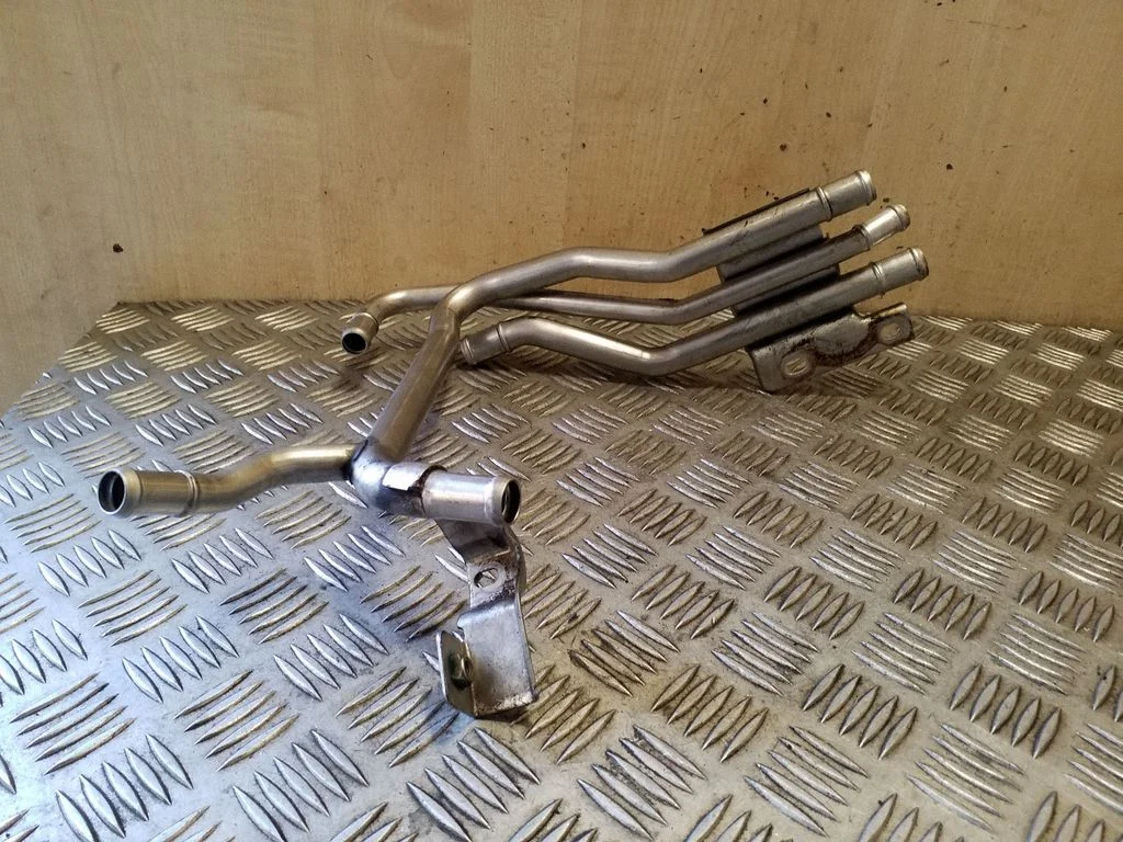 Engine coolant pipe/hose