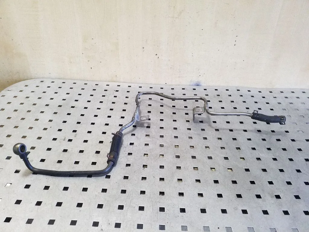 Engine coolant pipe/hose