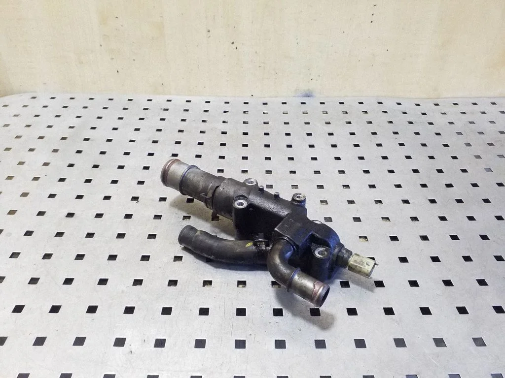 Engine coolant pipe/hose
