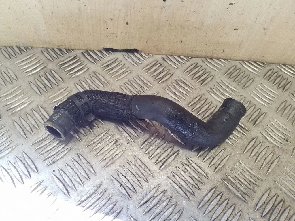Engine coolant pipe/hose