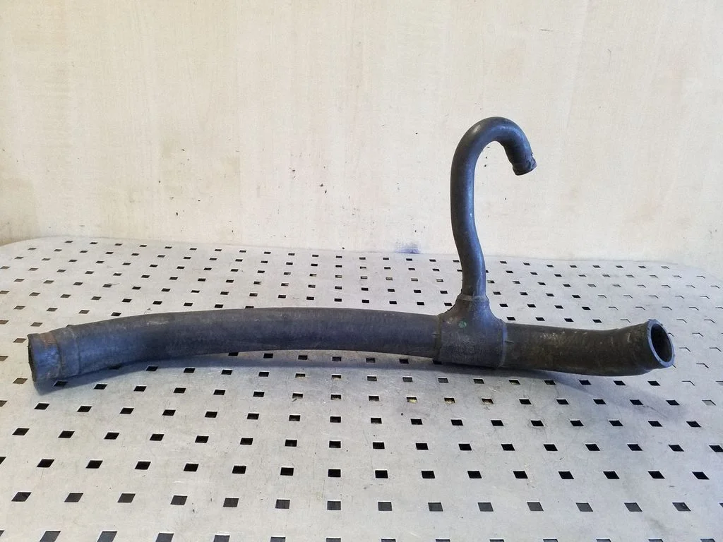 Engine coolant pipe/hose 8A0121101B