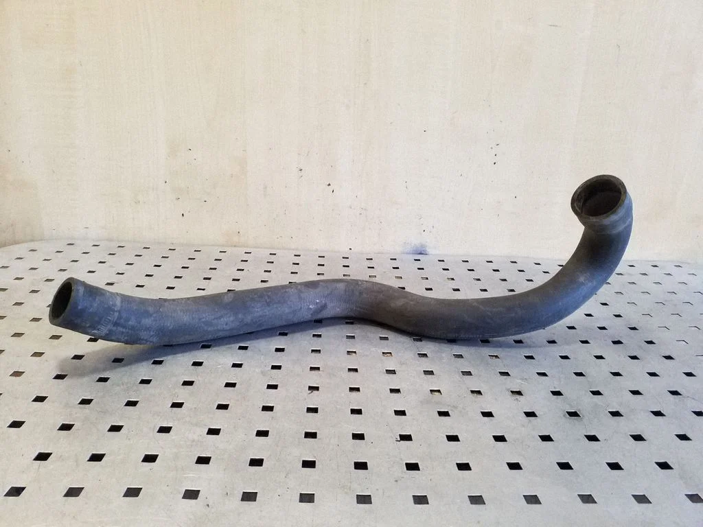 Engine coolant pipe/hose – Audi A6 S6 C4 4A (1994-1997)