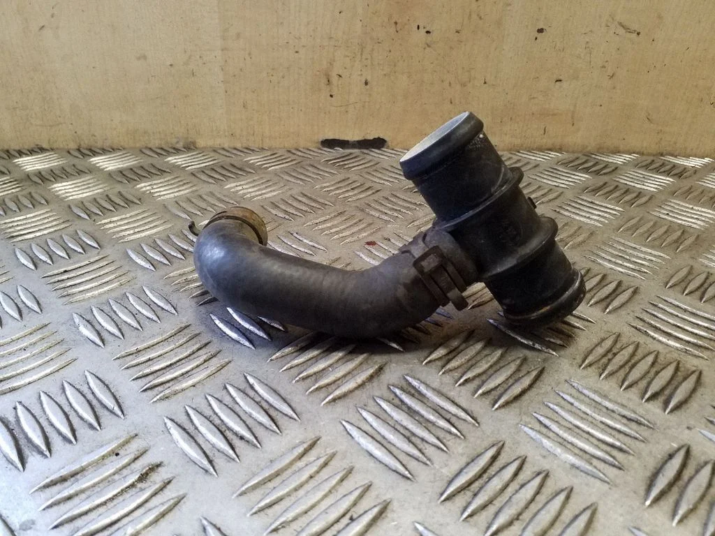 Engine coolant pipe/hose