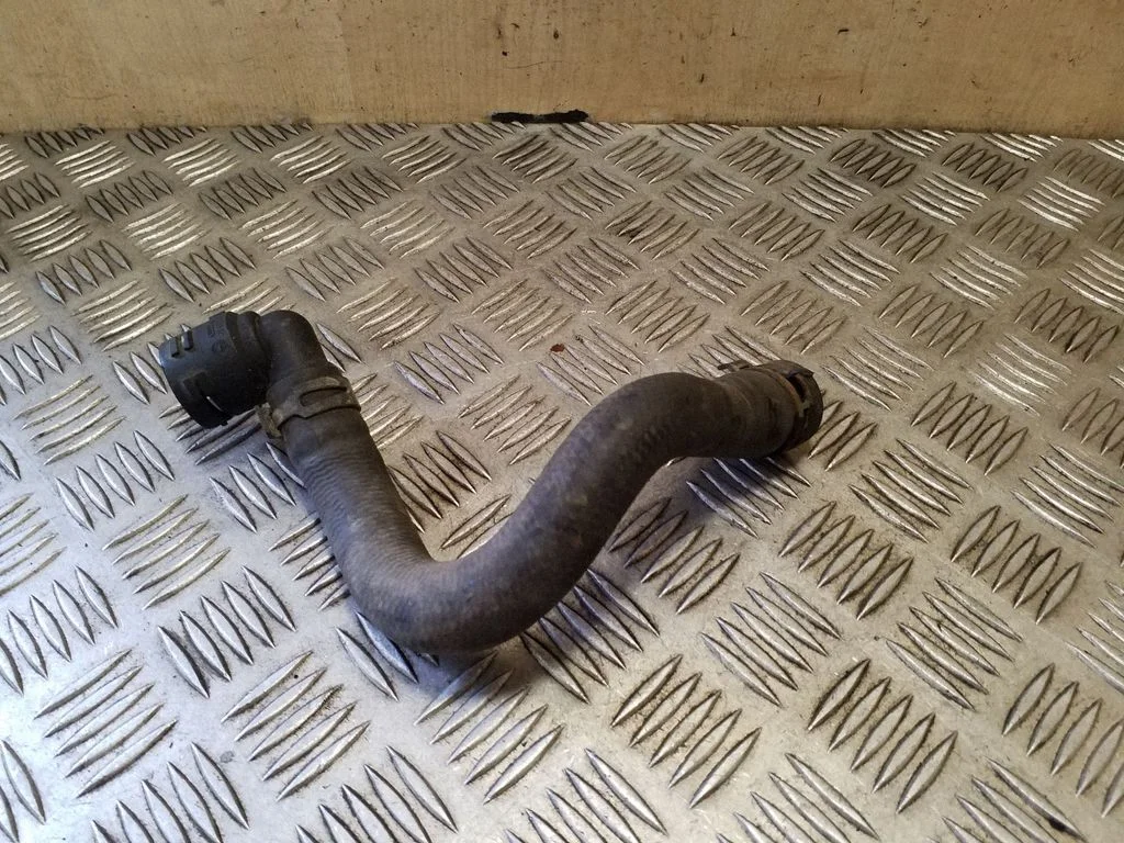 Engine coolant pipe/hose