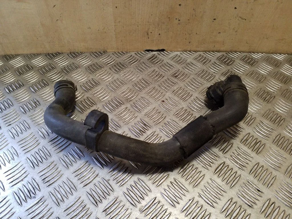 Engine coolant pipe/hose