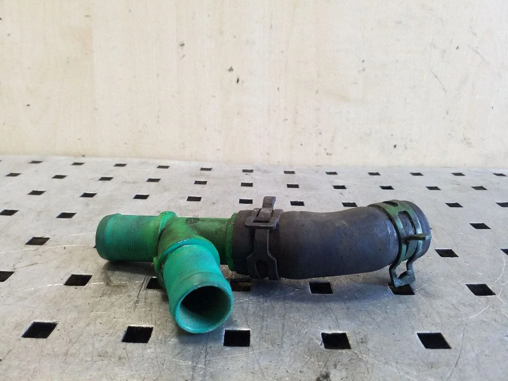 Engine coolant pipe/hose – Renault Trafic II (X83) (2001-2014)