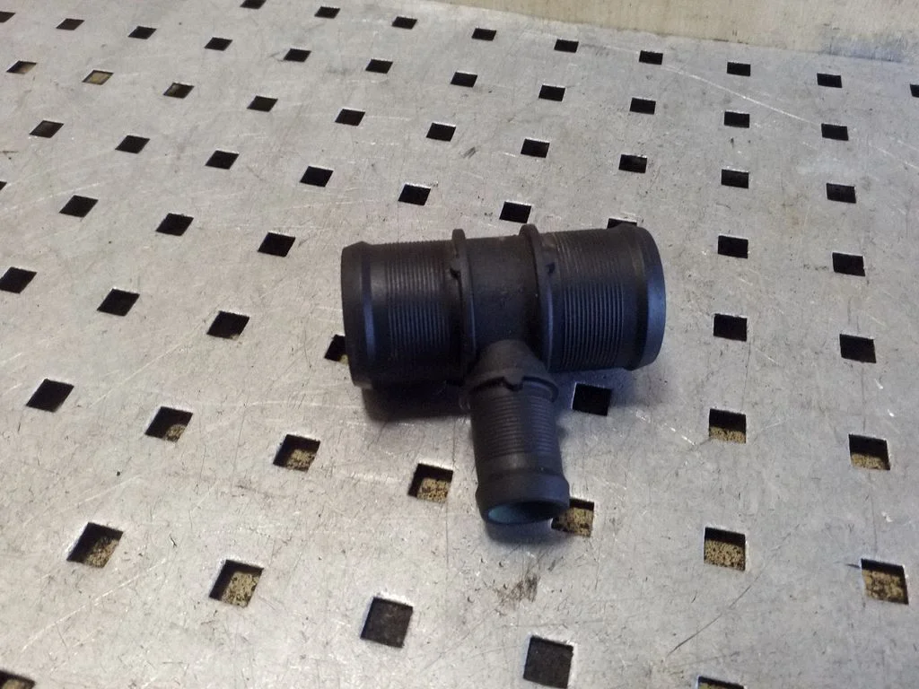Engine coolant pipe/hose 922435 – Renault Trafic II (X83) (2001-2014)