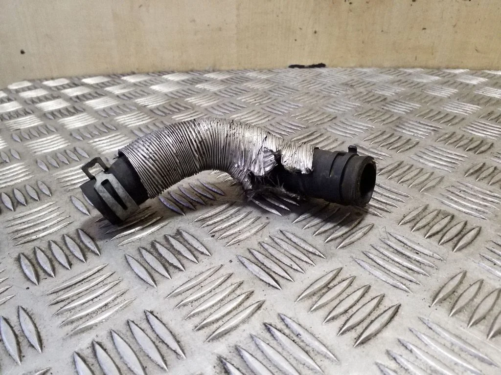 Engine coolant pipe/hose