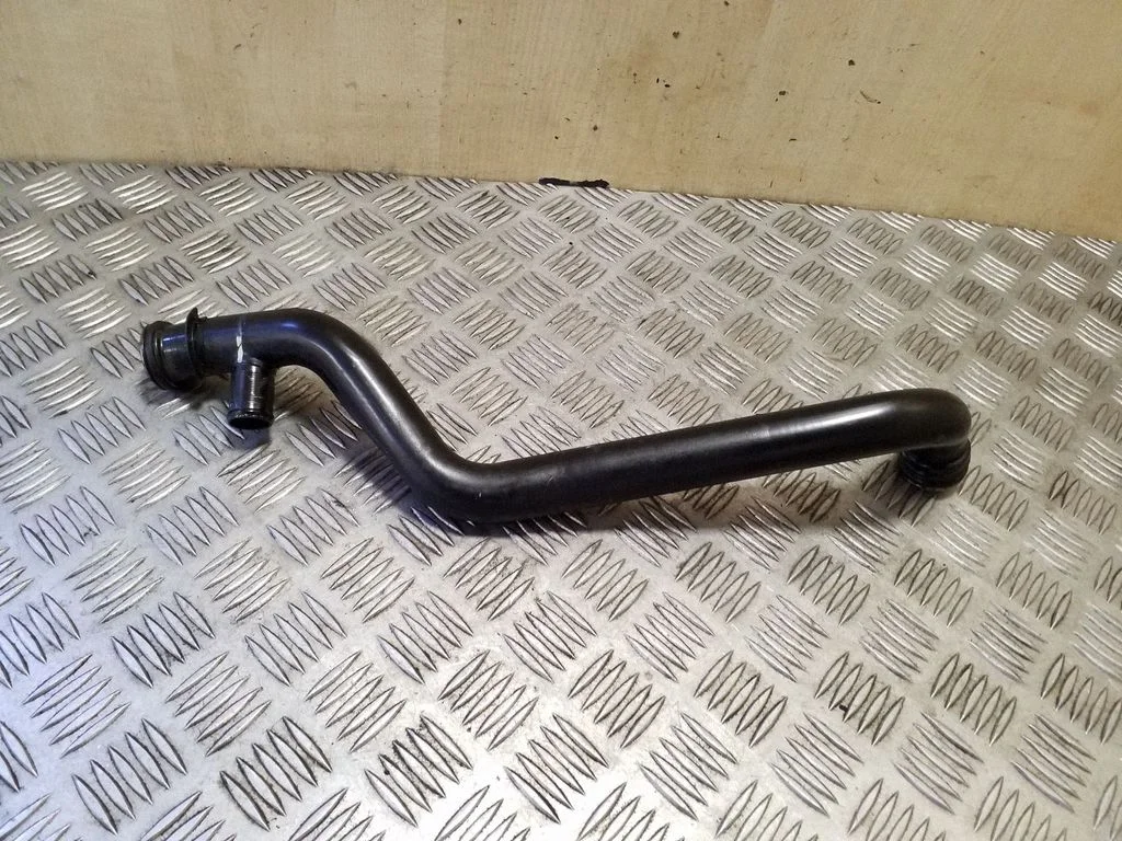 Engine coolant pipe/hose