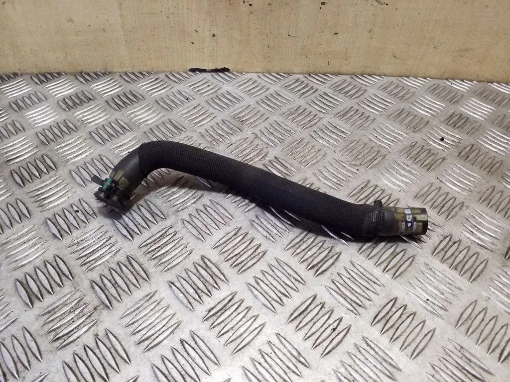 Engine coolant pipe/hose
