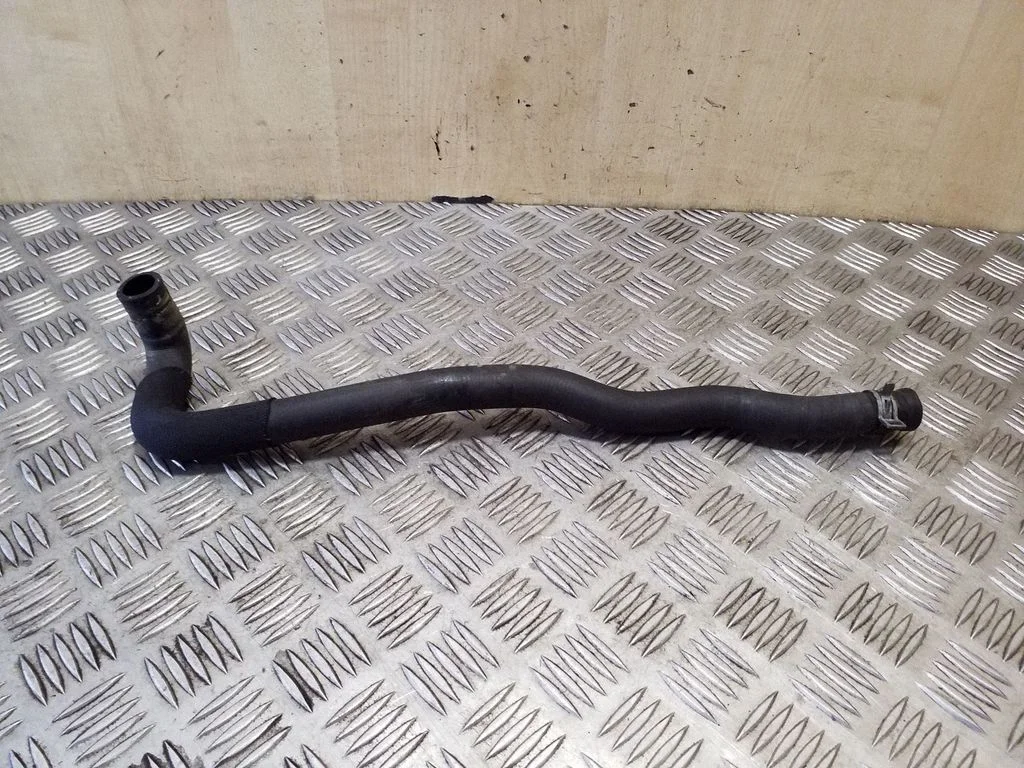 Engine coolant pipe/hose