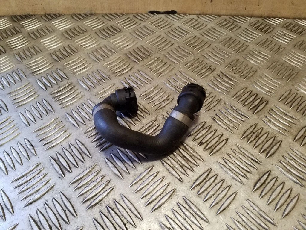 Engine coolant pipe/hose