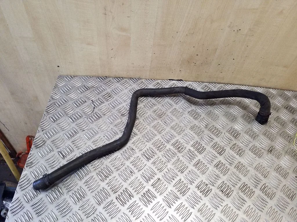 Engine coolant pipe/hose