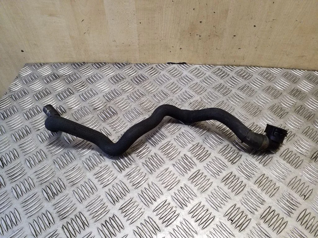 Engine coolant pipe/hose