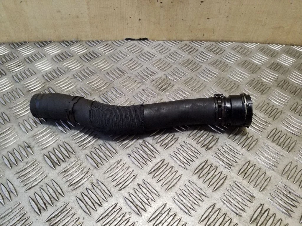 Engine coolant pipe/hose