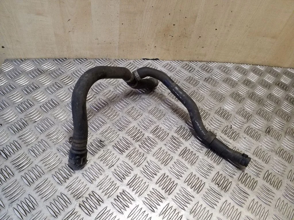 Engine coolant pipe/hose